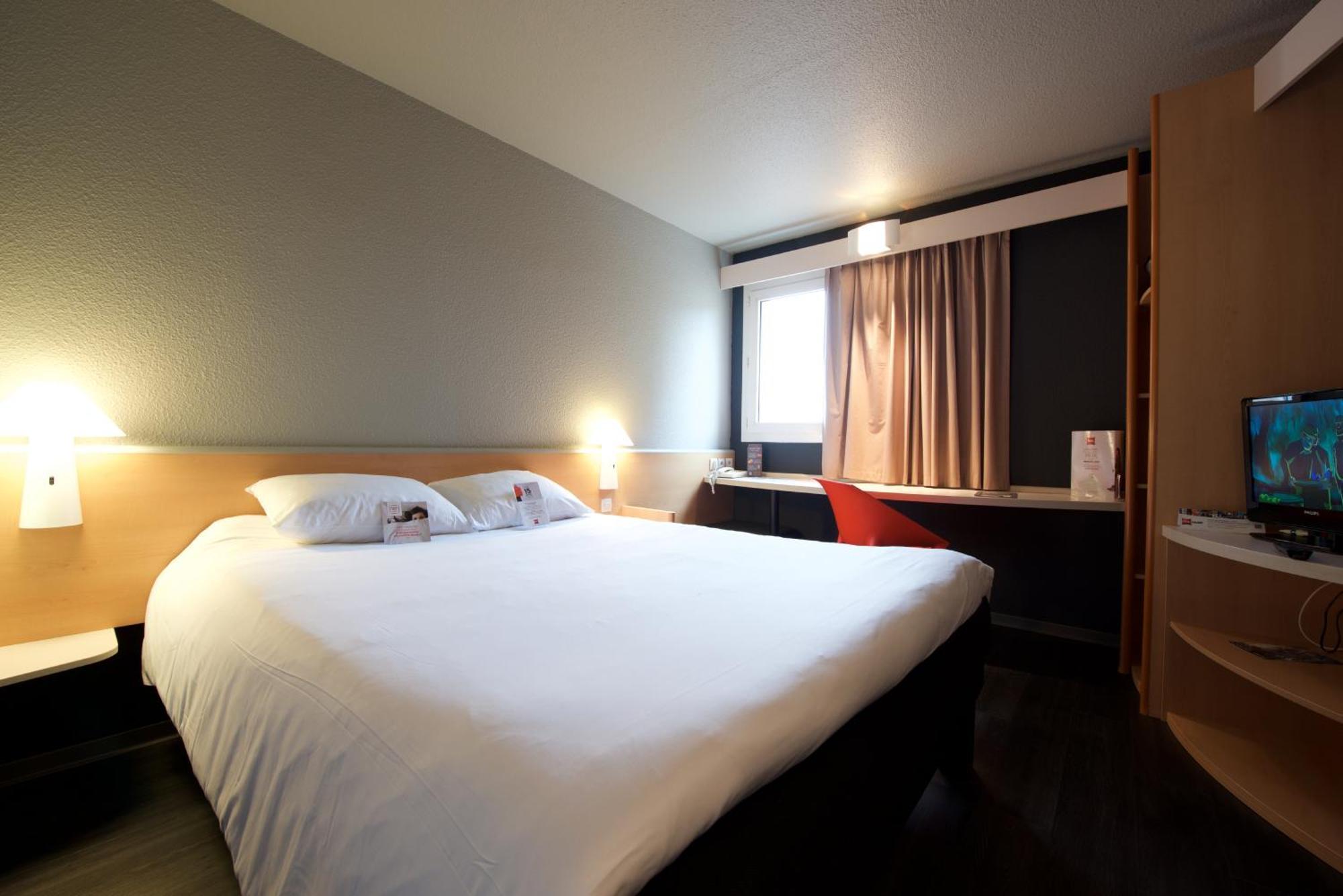 Ibis Pau
